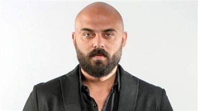 أحمد صلاح حسني عن سبب صلعه: 