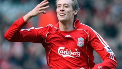 بيتر كراوتش يحدد الحل الأمثل لدفاع ليفربول