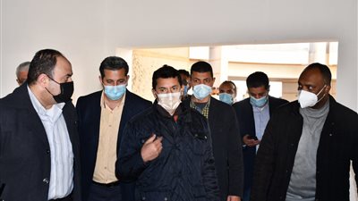 وزير الرياضة يتفقد فرع نادي النادي في شيراتون (صور)