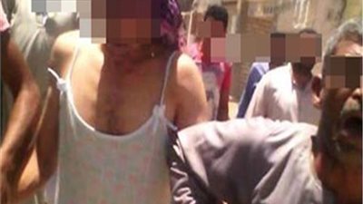 علاقة مشبوهة واستدراج.. تفاصيل الاعتداء على مطرب اليوتوب وإجباره على ارتداء قميص نوم