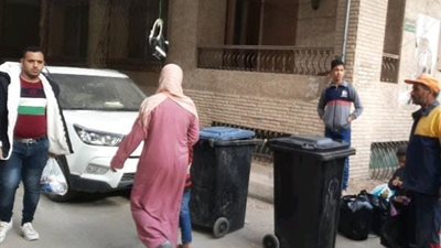 جمع القمامة بـ