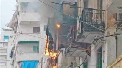 4 سيارات إطفاء للسيطرة على حريق بشقة سكنية في الإسكندرية 