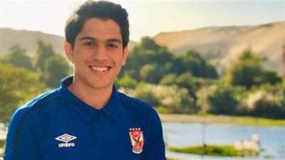 رسميًا.. فرج عامر يعلن انضمام محمد شكري لاعب الأهلي لصفوف سموحة