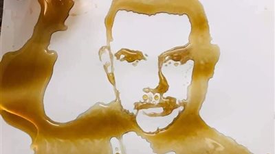 رسمت عمرو دياب بالبيبسي.. 