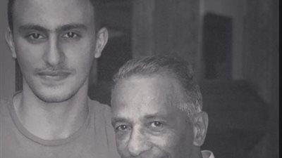 نجل أحمد السقا ناعيًا جده مصفف الشعر محمد الصغير: 