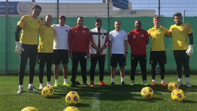 عصام الحضري يخوض فترة معايشة مع فريق روسي في الإمارات (صور)