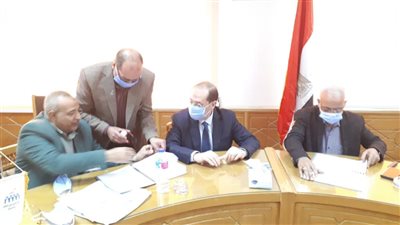 توقيع عقود بين 