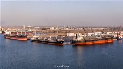 ميناء دمياط يشهد حركة نشاط في تدوال البضائع العامة والحاويات خلال الـ24 ساعة