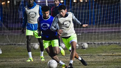 محمود شكري يظهر في تدريبات سموحة بعد انتقاله من الأهلي