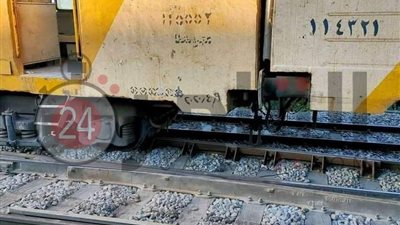 الصور الأولى لحادث سقوط عربة قطار سكة حديد بمحطة صدفا