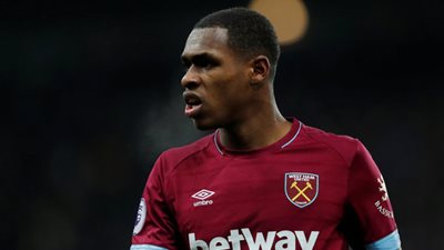 ليفربول يدرس التعاقد مع مدافع وست هام بنظام الإعارة