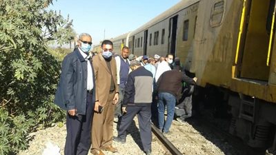 خروج إحدى عربات القطار الركاب رقم 817 عن مزلقان السكة الحديد بأسيوط