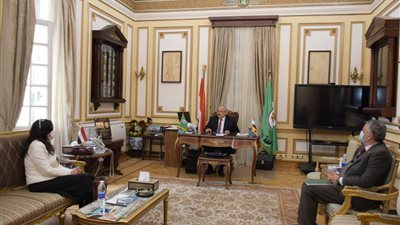 رئيس جامعة القاهرة يكشف لـ