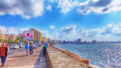 لحظة إزالة أكبر مقهى بكورنيش الإسكندرية بعد تعدي دام ثمانية أعوام