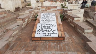 وسط غياب نجوم المسرح والفن.. تشييع جثمان المخرج فهمي الخولي بمسقط رأسه في دمنهور (صور)