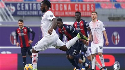 ميلان يواصل الانفراد بصدارة الدوري الإيطالي بثنائية في بولونيا