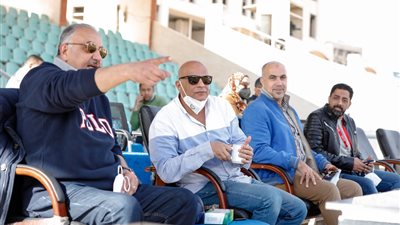 رئيس نادي البنك الأهلي يجتمع مع اللاعبين والجهاز الفني (صور)