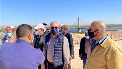 وزير الإسكان ومحافظ أسوان يتفقدان مشروعات الشريط النهري السياحي