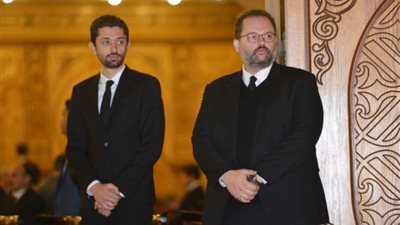 محمد محمود عبد العزيز يشكر المطمئنين على شقيقه كريم بعد أزمة التنفس