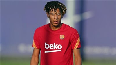 قبل غلق سوق الانتقالات.. نيس يحصل على خدمات لاعب برشلونة