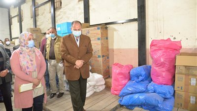 محافظ أسيوط يتفقد مخزن المستلزمات الطبية الإقليمي بحي غرب