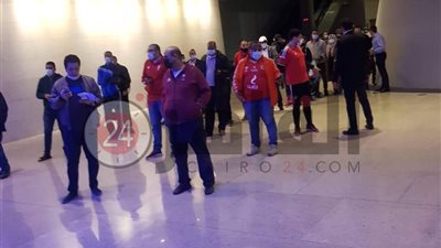 شاهد.. جماهير الأهلي في قطر تخضع لمسحة طبية لحضور مباراة الأهلي (خاص)