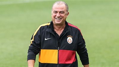 مدرب مصطفى محمد يوجه رسالة لمدافع ليفربول الجديد