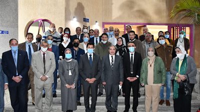 بالصور.. وزير الشباب في جولة بالطب الرياضي بمدينة نصر