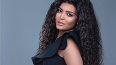 أسماء جلال: 