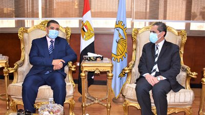 محافظ الغربية يستقبل رئيس الجهاز التنفيذي للهيئة العامة لتعليم الكبار ومحو الأمية (صورة)
