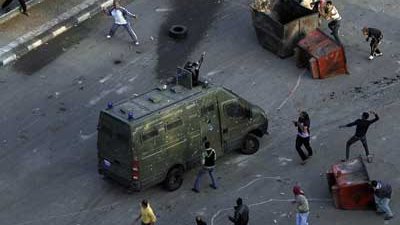 في أحداث جمعة الغضب.. النيابة تسلم المحكمة دفتر إخطار الحوادث وفحص الأدلة الجنائية ومعاينة قسم شرطة حدائق القبة