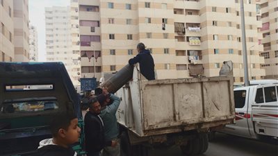 تحصيل 28 ألف جنيه وغلق 7 مقاهٍ ومحال ببشائر الخير بالإسكندرية (صور)