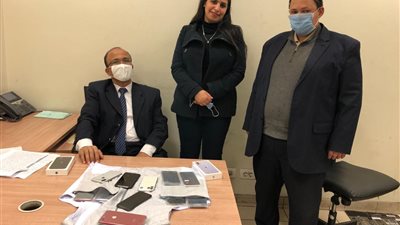 إحباط تهريب ساعات ذكية وهواتف محمولة بمطار القاهرة