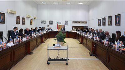 وزير السياحة والآثار يجتمع مع إدارة هيئة المتحف الكبير لمناقشة تطورات الأعمال