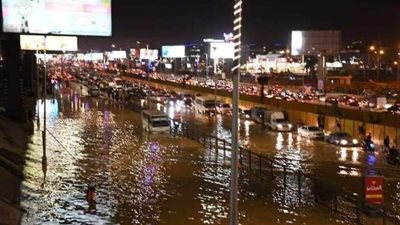 شلل مروري بسبب كسر بماسورة مياه في أكتوبر.. وتحويلات لحل الأزمة (فيديو)