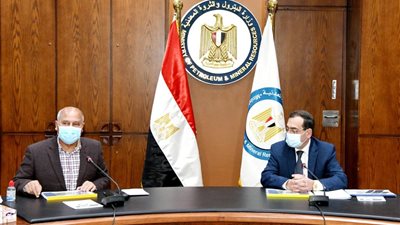 وزيرا البترول والنقل يناقشان تطوير واستغلال التسهيلات البترولية بموانئ الإسكندرية