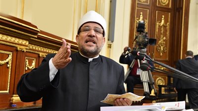 وزير  الأوقاف يوافق على التبرع لصندوق العمالة غير المنتظمة.. ونائب بالبرلمان: وزير الخير