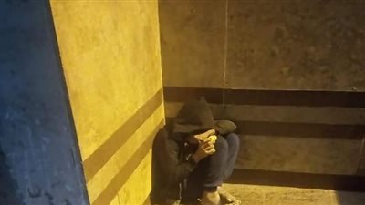 والداه منفصلان.. الأمن يكشف حقيقة فيديو الطفل النائم بمحطة الإسماعيلية