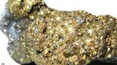 ضبط سيارة عليها أحجار يشتبه فى احتوائها على خام الذهب بأسوان