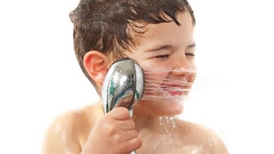 مصرع طفل وإصابة شقيقه باختناق أثناء الاستحمام بدمياط