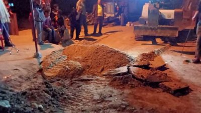 هبوط أرضي بأحد شوارع قرية بسنتواي في البحيرة (صور)