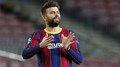 تطورات مثيرة بشأن عودة بيكيه مع برشلونة