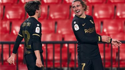 جريزمان الأعلى تقييما بين لاعبي برشلونة عقب الفوز على غرناطة