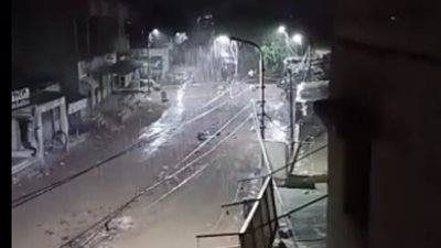 برق ورعد.. أمطار غزيرة تضرب مدينة الشيخ زويد بشمال سيناء (فيديو) 