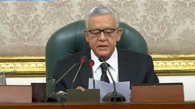 حتقعدوا هنا لبعد بكرة .. جبالي يطالب النواب بإنهاء التعقيب على بيان العناني ويلجأ للائحة