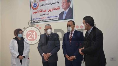 محافظ المنيا يشهد تطعيم الأطقم الطبية بلقاح فيروس كورونا بمستشفى الصدر  (صور)