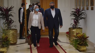 وزيرة البيئة تتفق مع محافظ البحر الأحمر على إطلاق أنوع مختلفة من السياحة والترويج لها عالميًا