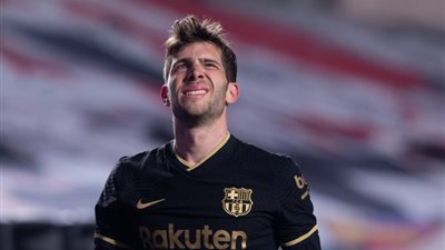 سيرجي روبيرتو يغيب عن برشلونة أمام باريس سان جيرمان
