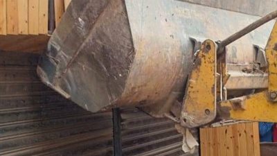 رئيس حي شرق شبرا: إزالة الأكشاك المخالفة واتخاذ الإجراءات القانونية ضد أصحابها (صور) 