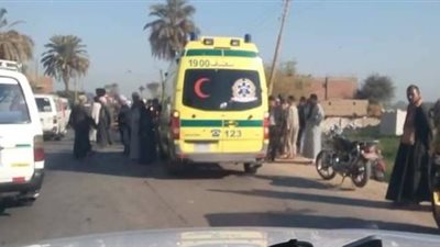 بسبب الرياح.. إصابة 4 أشخاص في حادث تصادم بطريق